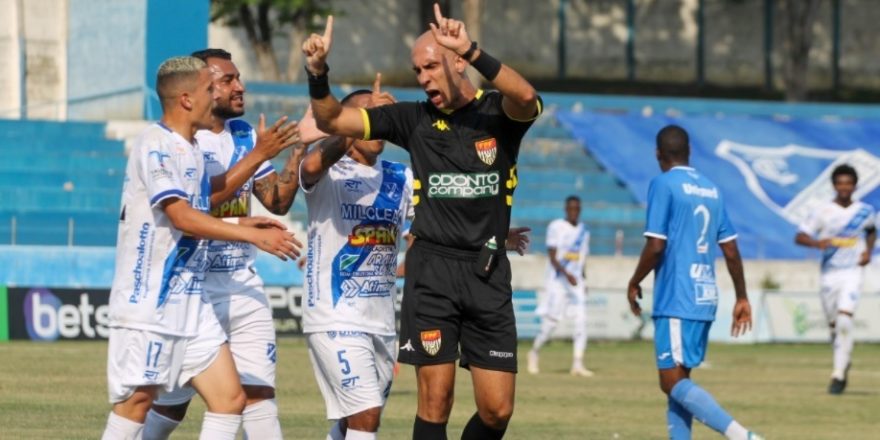 Taubaté formaliza protesto contra a arbitragem 1
