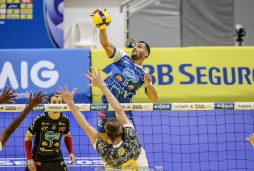 Taubaté vence e avança no Super Vôlei 11
