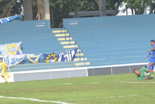 Estreia com goleada tem correções no histórico 2