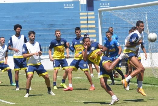 São José joga e pode escalar um outro time 9