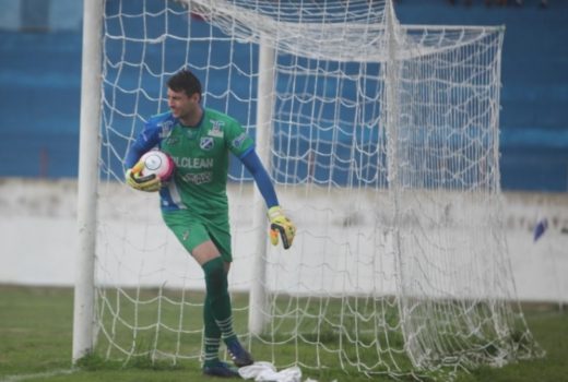 Taubaté anuncia volta de goleiro e garotos promovidos 10