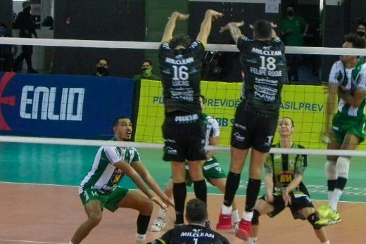 Taubaté Vôlei cede virada e terá jogo de desempate 8