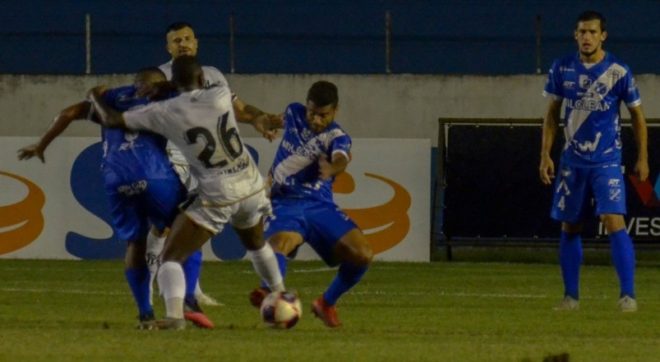 Taubaté reage e empata com gol nos acréscimos 1