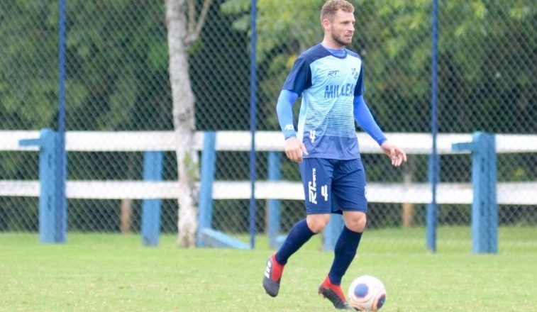 Taubaté acerta retorno de zagueiro revelação 1