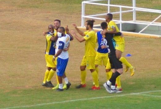 São José contrata dois que viajam com o time 4