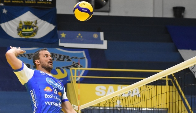 Taubaté Vôlei acerta permanência de central 1