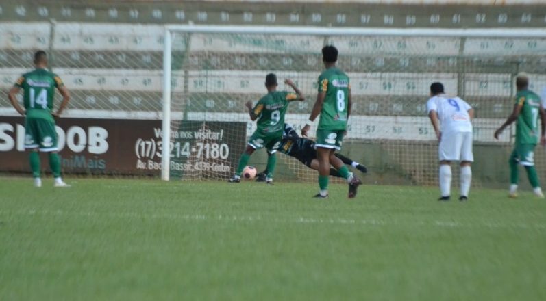 São José empata e sustenta posição no G8 1