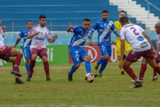 Taubaté tem despedida levando virada em casa 10