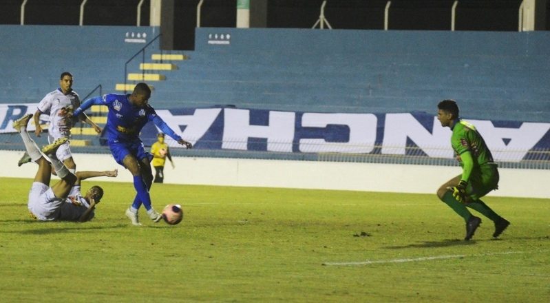 São José goleia e entra na zona de classificação 1