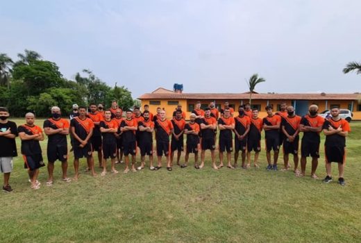 Manthiqueira conhece grupo e recebe tabela 7