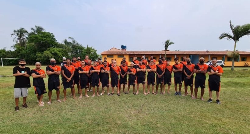 Manthiqueira conhece grupo e recebe tabela 1