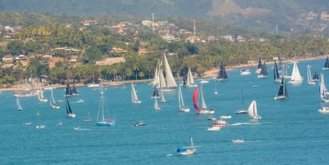 Semana de Vela embala com barcos na água 1