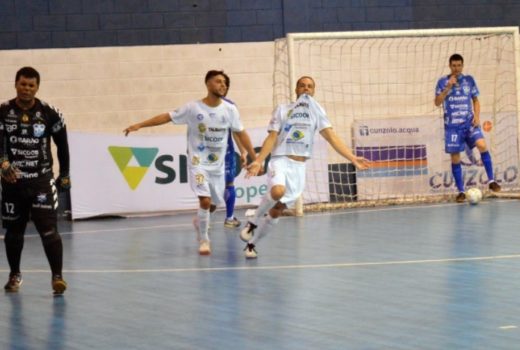 Taubaté Futsal vira goleando e segue invicto 7