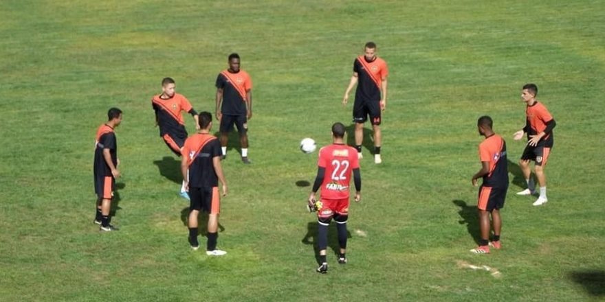 Manthiqueira busca reabilitação na primeira em casa 1