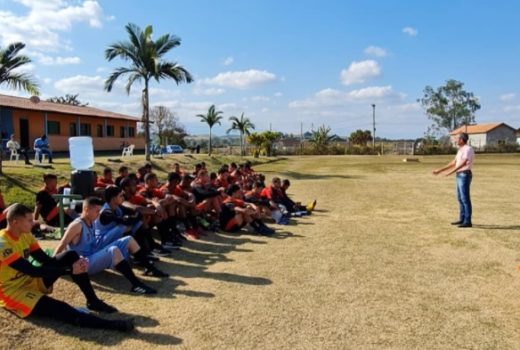Manthiqueira anuncia volta de zagueiro revelação 8