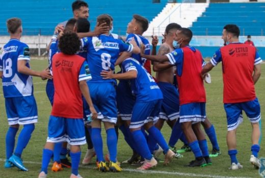 Garotos do Taubaté fazem festa na estreia 3