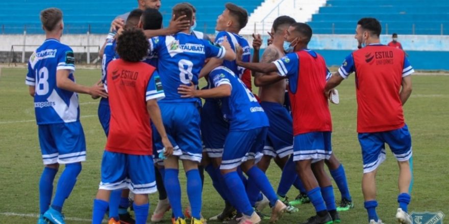 Garotos do Taubaté fazem festa na estreia 1