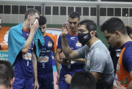 Novo vôlei de São José defende liderança 8