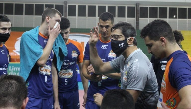 Novo vôlei de São José defende liderança 1