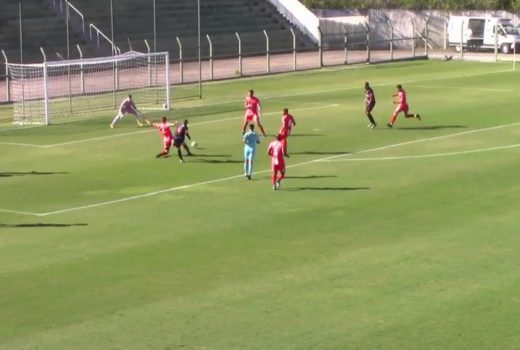 Manthiqueira leva gol nos acréscimos e vitória escapa 4