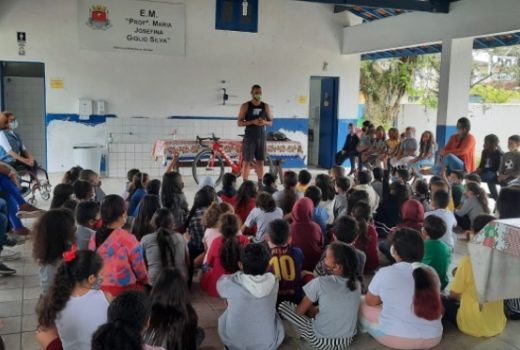 Triatleta de Ubatuba orienta alunos em evento 13