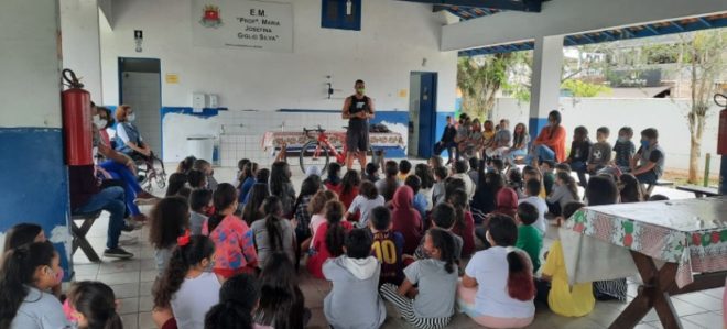 Triatleta de Ubatuba orienta alunos em evento 1