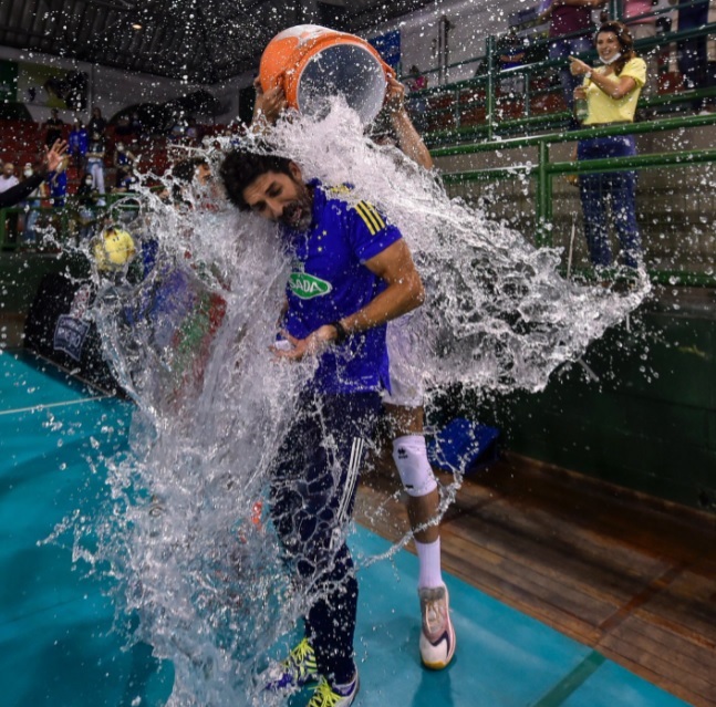 Novo vôlei de São José estreia na Superliga 4
