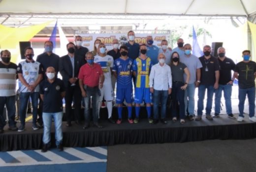 São José exibe uniformes e contrata mais um 7