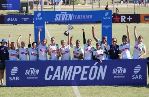 Seleção de rugby com jogadora joseense festeja 7