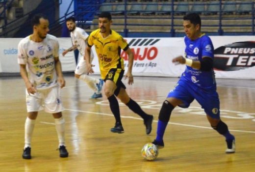 Futsal da região reserva vaga em semifinais 11