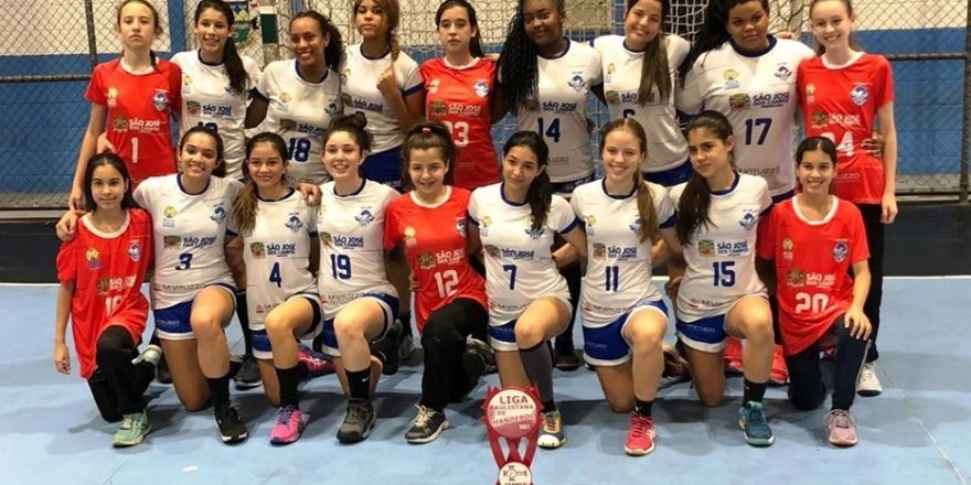 Meninas do handebol joseense festejam título 1
