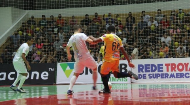 Taubaté Futsal perde e fica em desvantagem nas finais 1