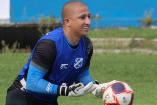 Taubaté anuncia goleiro e completa trio de profissionais 5