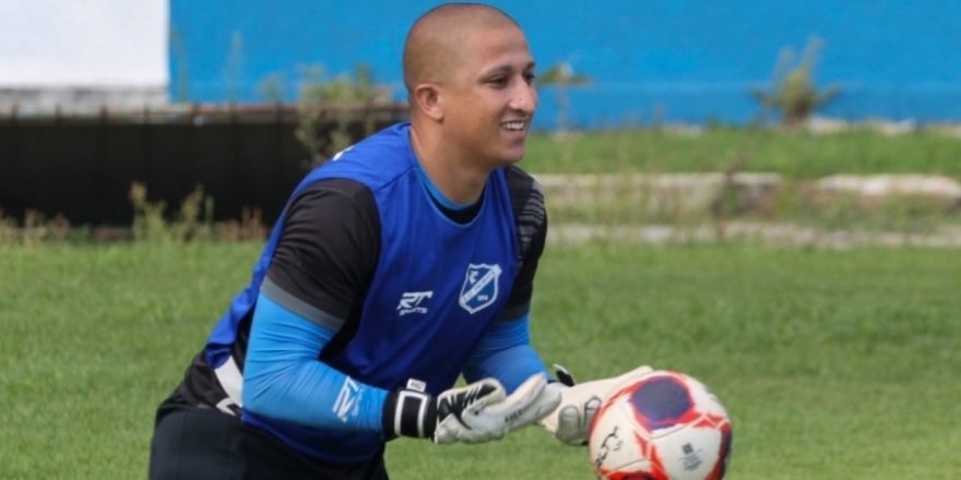 Taubaté anuncia goleiro e completa trio de profissionais 1