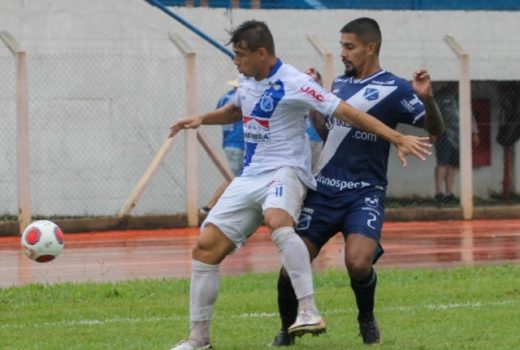 Taubaté leva gols de fora da área e perde em Leme 7