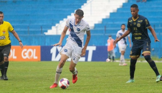 Revelação do Taubaté acerta com o São Paulo 1