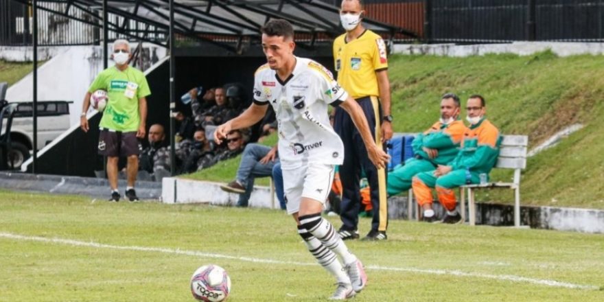 Taubaté anuncia contratação de mais um atacante 1