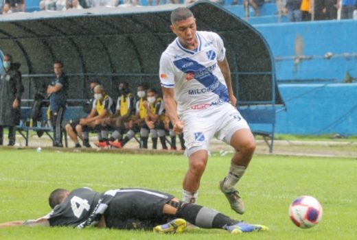 Taubaté abre mata-mata da Copinha em Guará 8