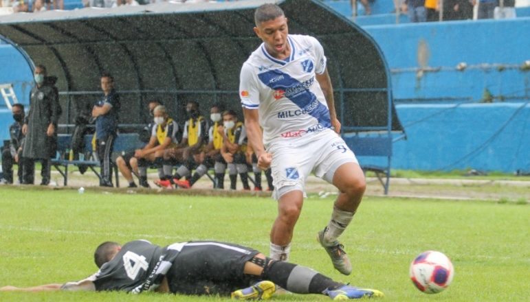 Taubaté abre mata-mata da Copinha em Guará 1