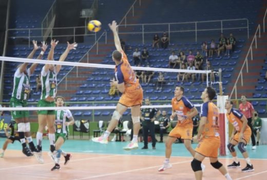 Vôlei joseense revira placar e vence confronto direto 5