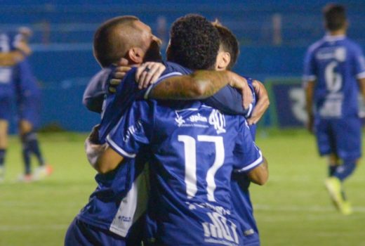 Taubaté joga e pode subir à zona de classificação 1