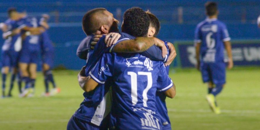 Taubaté joga e pode subir à zona de classificação 1