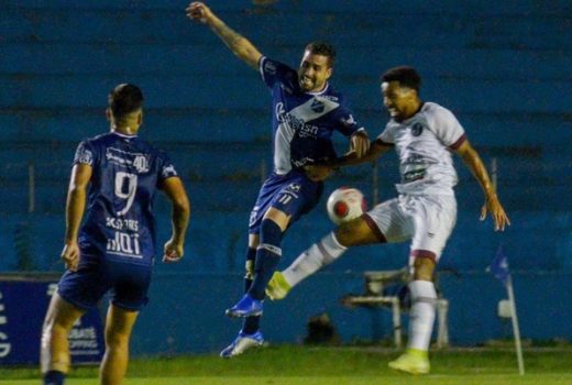 Taubaté empata e desce à zona de rebaixamento 6