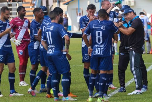 Taubaté abre semana crucial dispensando o técnico 1