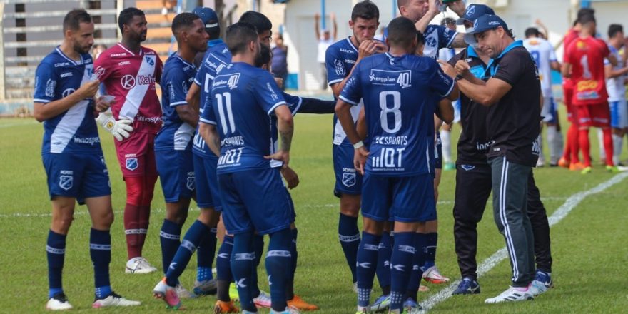 Taubaté abre semana crucial dispensando o técnico 1