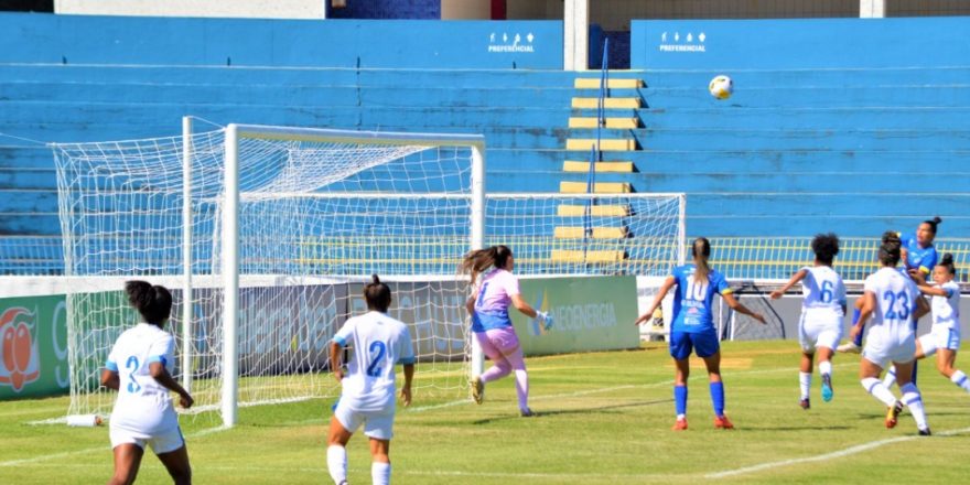 São José começa em terceiro e Taubaté contrata 1