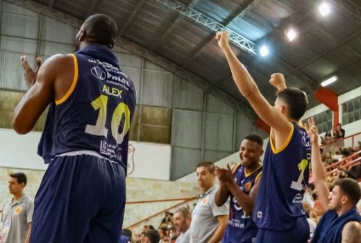 Basquete tem time na semifinal e outro sem adversário 7