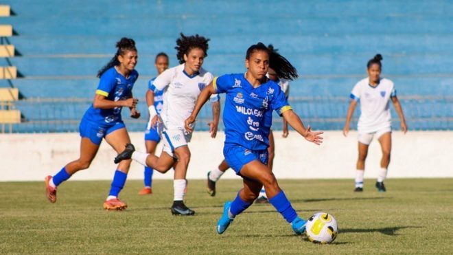 Meninas da Águia visitam as Sereias da Vila 1