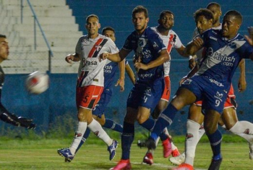 Taubaté cede empate e fica em situação difícil 1