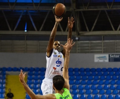 São José Basketball abre playoff com vantagem 4